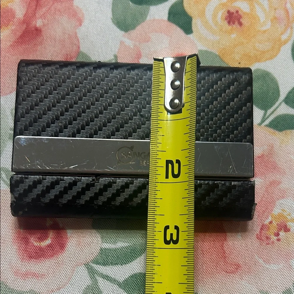 Black Carbon Fiber Magnetic Card Wallet Sangati Berga
